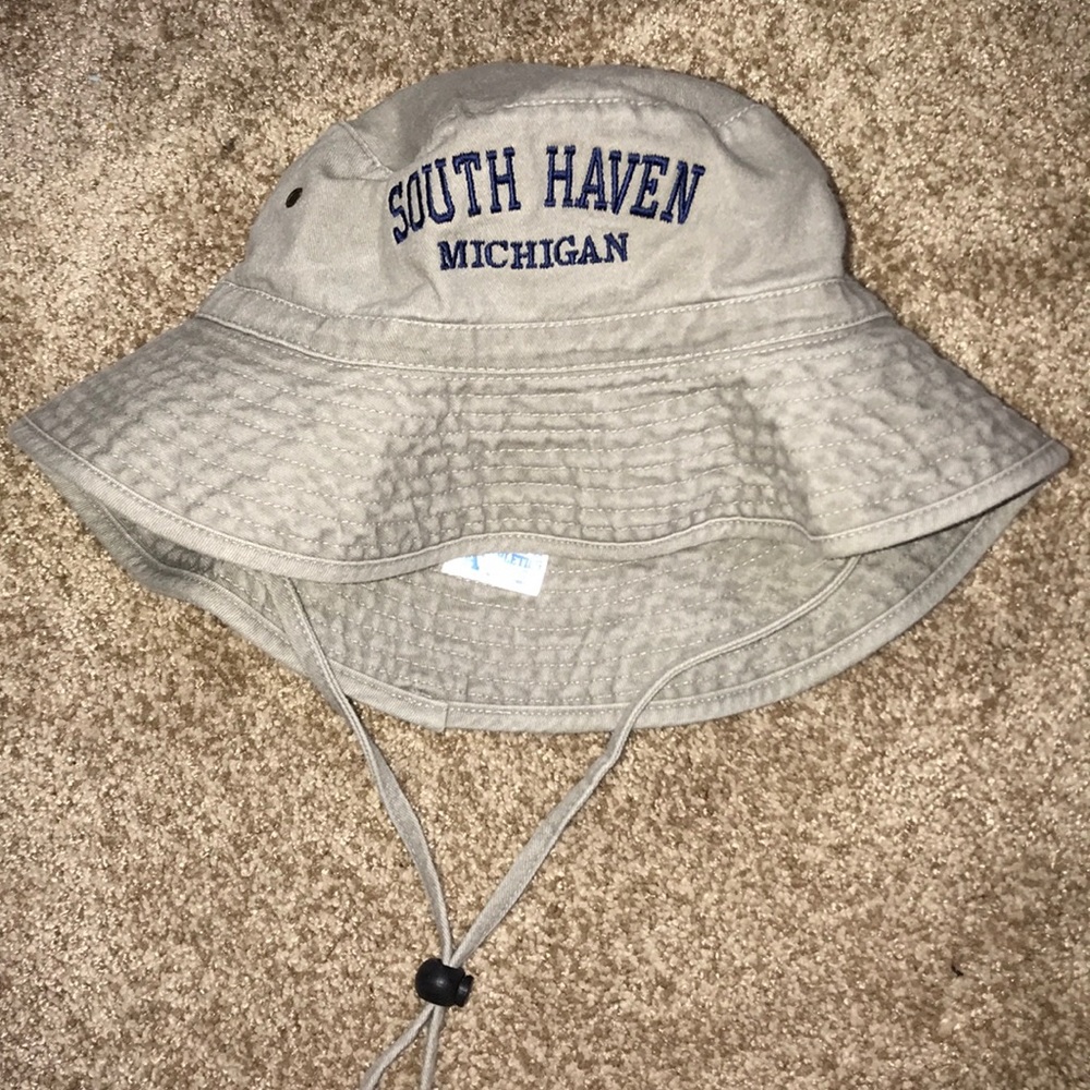 Adorable bucket hat!
